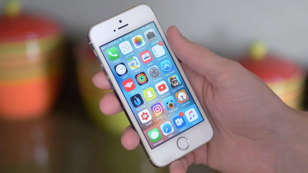 Black & White iOS 14 Setup | How I Setup My iPhone 12 Pro & iPhone 12 | Look How Crispyyy