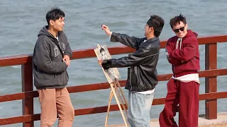 Pretend to be an Artist Painting Strangers | Prank 假装画家给路人画画，看到作品后外国友人捂脸大笑