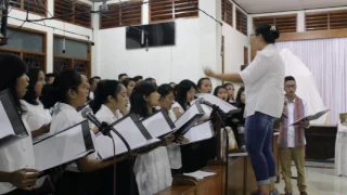 Download Ajarilah Kami Tuhan, Bahasa Cinta Kasih - Gaudete Choir MP3