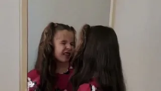 بنت معها توحد تغني أكثر فيديو مشهور على التيك توك 