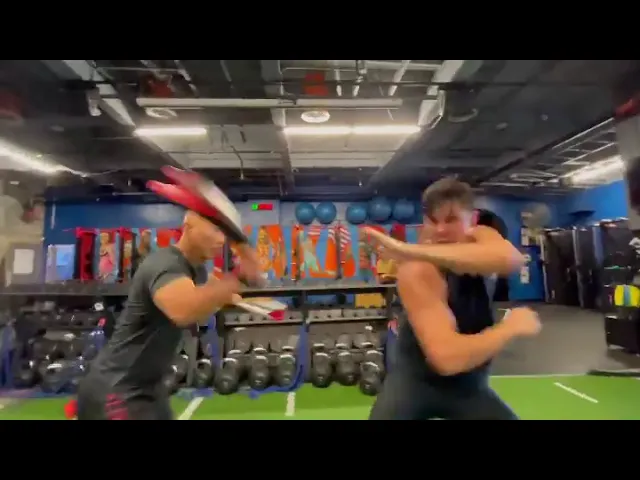 Lewis Tan (Mortal Kombat 2021) is training