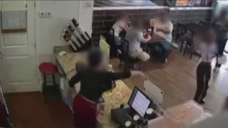 Fight breaks out between employee and patron at Georgia wing restaurant Surveillance
