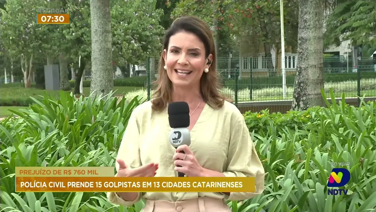 Polícia prende 15 pessoas por golpes em correntistas de bancos em 13 cidades catarinenses