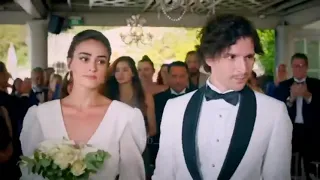 اليسا قالو سعيده في حياتها دندنها