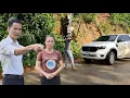 Download Lagu Khanh's ex-husband blocked Khanh and Hoang's way when they were on their way home.
