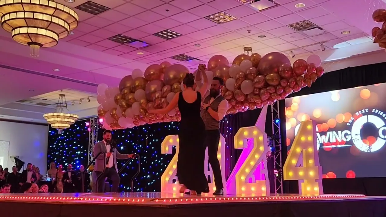 Last hour in SwingCouver 2023 and Countdown for new year 2024! - NYE Show, Countdown and balloons !