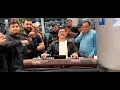 Download Lagu Музыкант устроил супер концерт в аэропорту Домодедово пока задержали рейс на 3 часа Сакит Самедов