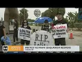 Protest in front of Miami Seaquairum after death of Lolita