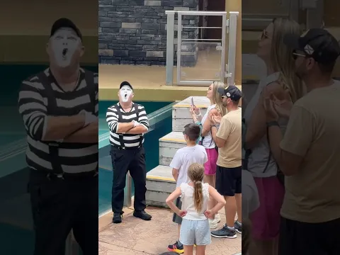 Pictures? No 😹 Tom the mime Seaworld Orlando
