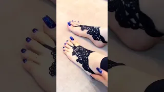 پاهای زیبا و سفید زن عرب Feet And Socks Nylon Mistress Arab 