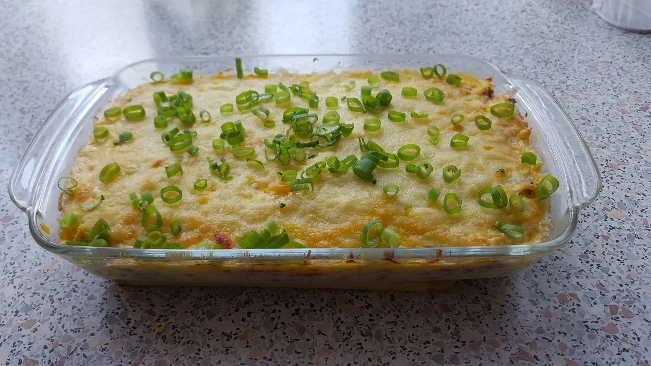 Gefüllte Zucchini mit Hackfleisch // mit Käse überbacken. 