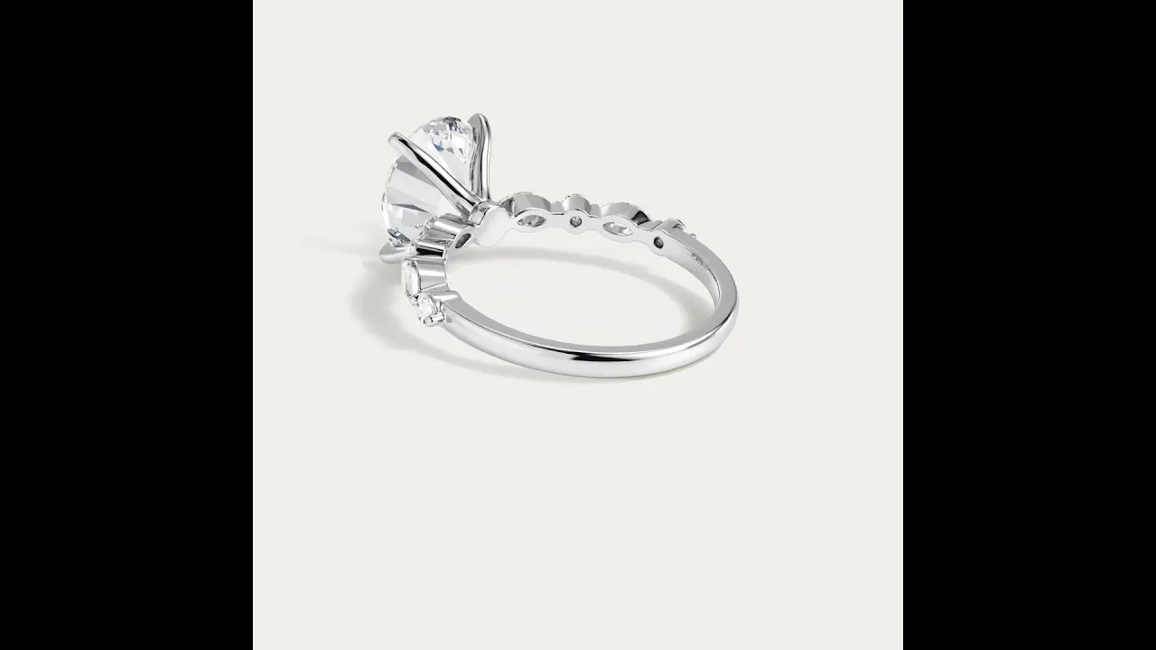 Harlow丨Oval Lab Diamond Engagement Ring with Marquise and Round Accent Diamonds
