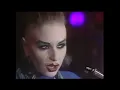 Alaska y Dinarama "A Quién Le Importa"