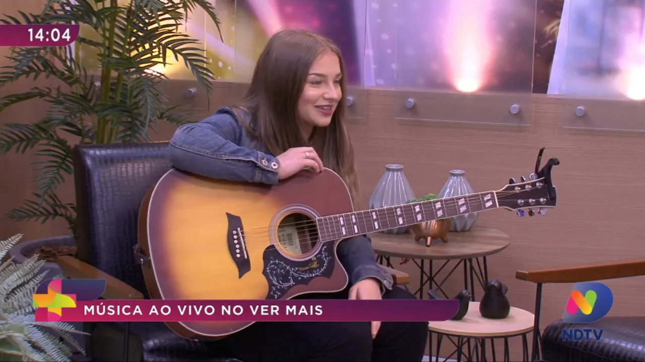 Música ao vivo: cantora Sara Duarte da banda Karrie King