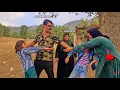 Download Lagu De stiefmoeder kwam terug met de man die de meisjes had gekocht.