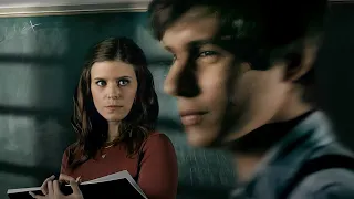 مدرسة بتقع في حب طالب عندها في المدرسة وبتخاف أي حد يكتشف ده A Teacher 