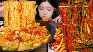 ASMR MUKBANG | 얼큰한 떡만두라면에 식감천재 궁채김치 & 매운 파김치 먹방! Spicy Ramyun & Stem Lettuce & Green Onion Kimchi