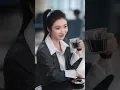 她為了拒絕相親謊稱自己早就愛上老闆！誰料話剛說完老闆竟突然出現，不但沒有生氣，反而主動求婚問她願不願意嫁給自己！