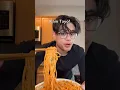 Download Lagu Spicy and creamy chili peanut noodles 🍜