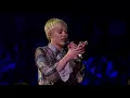 Miley Cyrus - Love Is Like A Butterfly (Dolly Parton Cover)