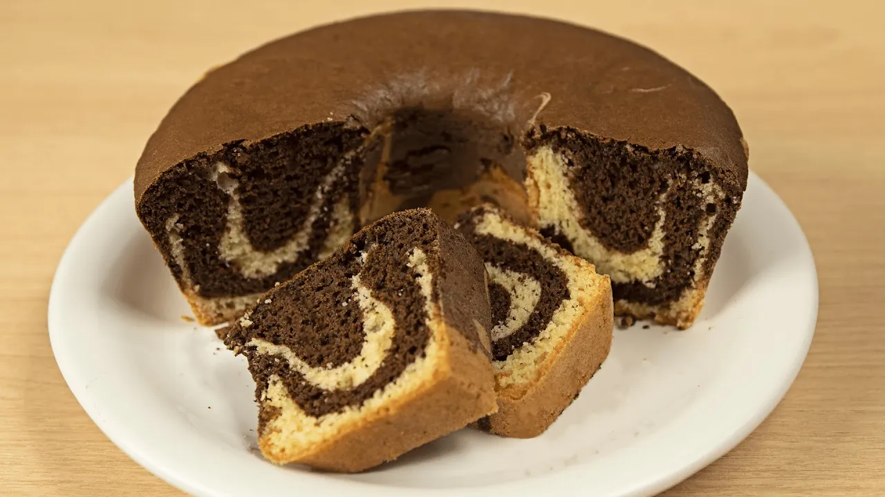 TRANSFORMEI BOLO COMUM DE PADARIA EM UM BOLO DE ANIVERSÁRIO | CAKE TRANSFORMATION  - @Rebeca Poll
