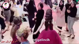 ياحلالي انتي العشك مااالي هاي العروس ذبت نص كيلو لحم بعرسهه لاتنسو لايك والشتراك 