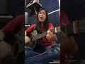 Cinta terhalang jarak jauh main gitar