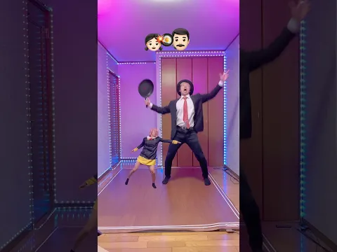 ノリノリでフライパンを振り回すお父さんがヤバすぎる… The dad swinging the frying pan to the rhythm is absolutely wild🍳