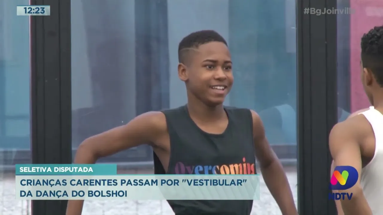 Seletiva disputada! Crianças carentes passam por vestibular da dança do Bolshoi