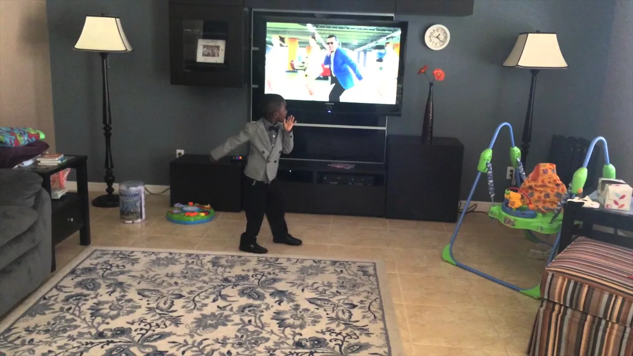 Kid Dances To Gangnam Style