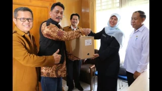 sumbangan boks arsip dari taruna siaga bencana tagana aai untuk banjir garut
