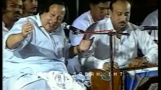 Download Sanu Ek Pal Chain Na Aave (Best Version with English Translation) — Nusrat Fateh Ali Khan \u0026 Party MP3