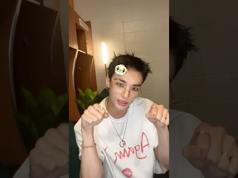 Hyunjin Kiss Kiss Shy Shy