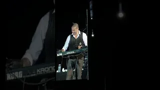 شوقنا اكتر شوقنا وعزف الهضبه من حفل جده منذ قليل 