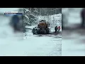 Drivers help stuck ODOT truck near Santiam Pass