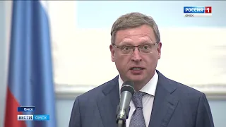 В день общенационального праздника Александр Бурков вручил паспорта