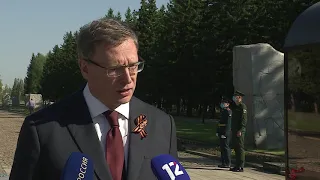 Александр Бурков возложил цветы к Вечному огню, монументам славы в парке Победы и памятнику Анастасии Ларионовой
