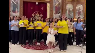 مشاركة من كورال عمانوئيل   خدمة ثانوي بكنيسة العذراء مريم بالعاشر من رمضان لترنيمة  متعشمين فيكي     دندنها