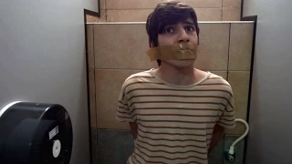 שכונה הרגעים הגדולים אגם מוצאת את אודי בשירותים ניקלודיאון 