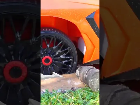 통나무 덕분에 람보르기니가 빠져나왔어요! 🎉🚗