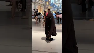 لا يمكن أن تكون قد سمعت ذلك      باليه  رقص  راقصة دندنها
