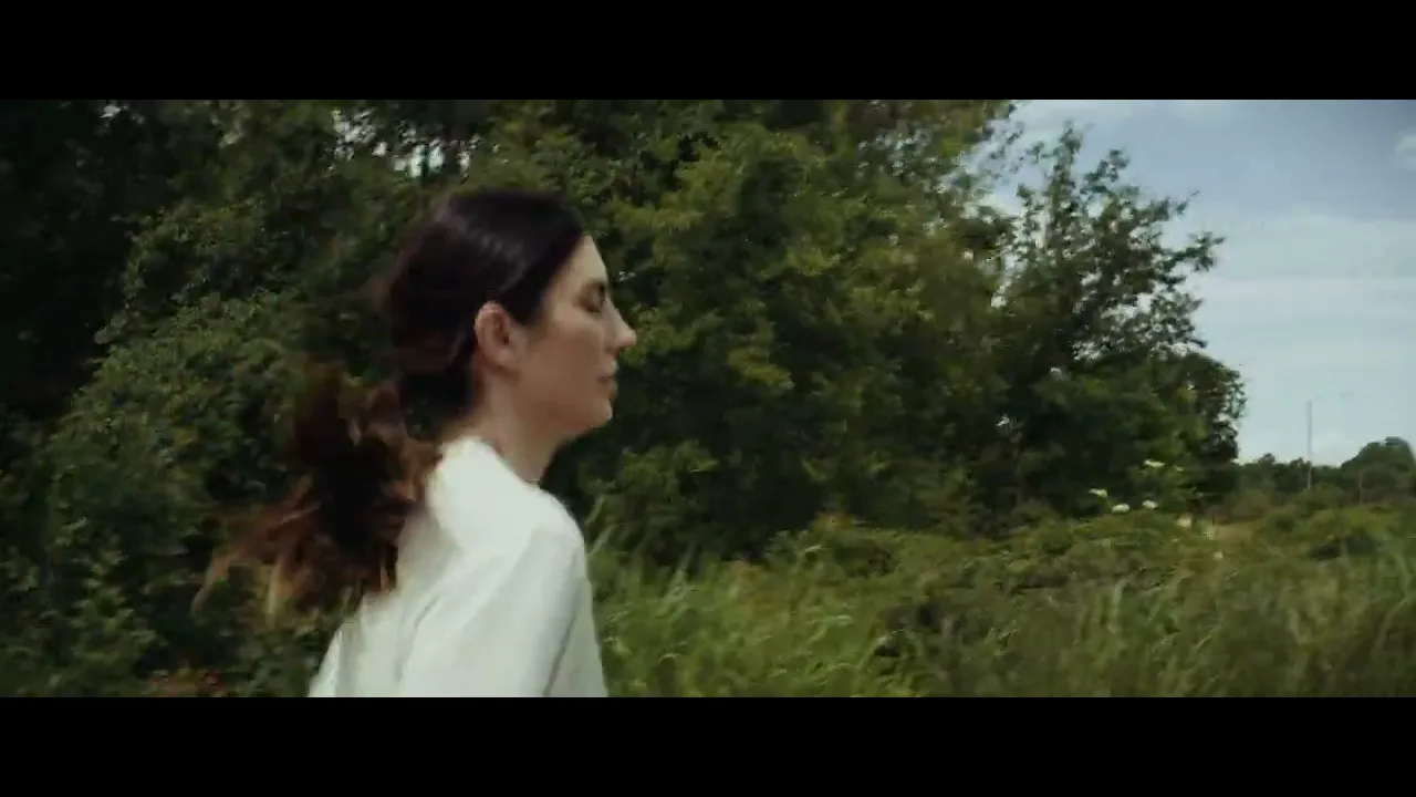 Feetures — Feutres - Athletic Socks (YouTube video ad)