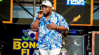 MASHABIKI WAGOMA KASSIM MGANGA KUSHUKA JUKWAANI/AIMBA LIVE MWANZO MWISHO