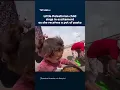 Download Lagu Anak kecil Palestina bernyanyi dengan gembira saat menerima sepanci pasta