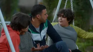 لما صاحبك التخين يطلب منك تمرجحه كوميديا محمد إمام مع الأطفال لمعى القط 