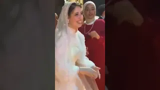 دي خدودها مبقلظة Shorts 