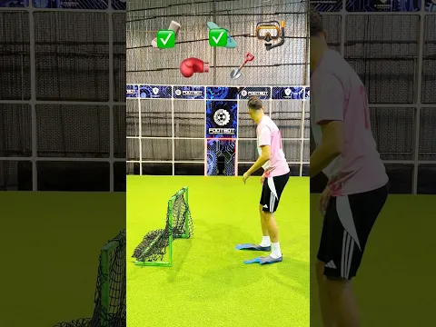 EMOJIS VS FOOTBOT!🤖