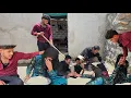 Download Lagu Kemarahan orang tua yang terus berlanjut terhadap Muhammad dan Siddiqah dan memperkuat lantai rumah