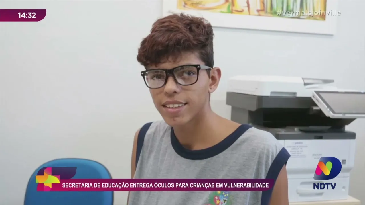 Secretaria de educação entrega óculos para crianças em vulnerabilidade