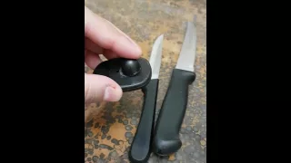 كيف تفك القطعة البلاستيكية الي في الملابس 